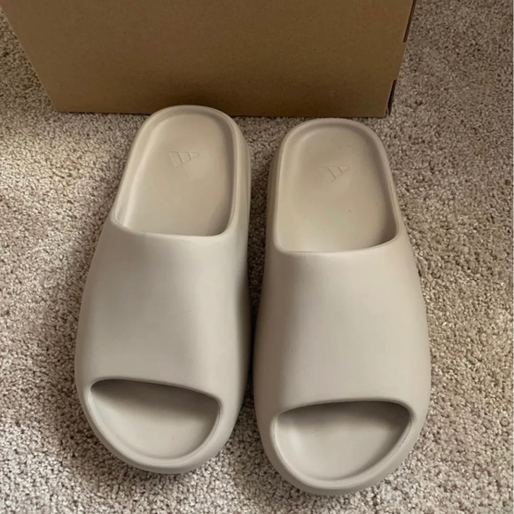Yeezy Slide “Pure” *SOLD* - Picture 2 of 7